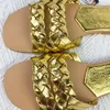 Slippers 2023 Zomer Vrouwen Flats Designer Slippers Weven sexy vierkant teen strand slippers Gold Sandals damesglaasjes modeschoenen y23