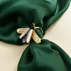 Brooches Bee Scarf Buckle High End Pure Copper Plating Mother Beiga Austrian Crystal Women's Jewelry