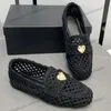 Chaussures habillées en maille pour femmes Pantoufles de créateur Sandales au crochet en paille tissée À enfiler avec des mocassins en forme de cœur Diapositives respirantes Rétro Noir Chaussure de plage en plein air