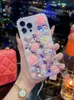 3D Flower Bling Diamond Falls för iPhone 15 14 Plus 13 Pro Max 12 11 X XR XS 8 7 6 SE2 Luxury Fashion Floral Hard Acrylic PC Plastic Soft TPU Rhinestone Girls Phone Back Cover Cover Cover Cover Cover Cover TOCK