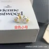 Designer Viviene Westwoods Français Design Sense Saturn Love Pearl Boucles d'oreilles Planète Forme Personnalité Exagérée Coeur De Pêche Argent Aiguille Boucles D'oreilles Femme Boucle D'oreille