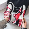 Klänningskor Fashion White Red Herr Skateboard Casual Sports Streetwear Men Designer Hip Hop Skate Sneakers Zapatos de Hombre 231113