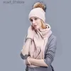 Cappelli Sciarpe Set Pompon in vera pelliccia Cappelli invernali lavorati a maglia per le donne Cappello Sciarpa G Set Set da 3 pezzi Strisce intrecciate C Gorros Bonnet Beanie SkulliesL231113