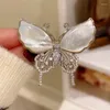 Broches com design de nicho original: super lindo francês retrô de alta qualidade concha natural esmeralda esvoaçante borboleta broche elegante