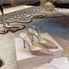 26S Summer Shouse Женщина сандаловая роскошная дизайнер Saeda 100 мм высокого каблука белые окраски Сандалии Свадебные вечеринки обувные насосы заостренные пальцы для хрустального ремня сексуальные каблуки Оригинальная коробка
