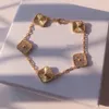 Donna braccialetti  Cleef AA Arpels a catena di lusso a quattro foglie Designer 18k Gold Van Fashion Classics Gioieri Donne Bracciale Fascile del marchio Bracciale ER2