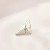 Designer triangel stud 2023 ny stil älskar kvinnor rostfritt stål svart brev örhängen familj gåva smycken grossist