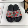 Mit Box Designer Hausschuhe für Männer Frauen Blumen gestreifte Pantoufle Sommer Gummi Stoff Wohnungen Flip Flops Sliders Hot Slides Sandales Strandschuhe