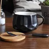 Tassen Europäische Kaffeetasse Becher mit Deckel Löffel Einfache Keramik Milchbecher Kreatives Trinkgeschirr für Zuhause, Büro, Weiß/Schwarz