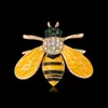Brocheto de abelha amarela de diamante