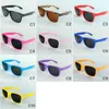 Homme femme bon marché bonne lunettes de soleil cool classiques avec lentilles UV400 en plastique complet multicolres