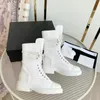 2023 Tasarımcı Lüks Saf Renkli Martin Ayak bileği Boots Kadınlar Gerçek Deri Baskılı Desen Açık Mekan Partisi Nefes Alabilir Şövalye Boot Ladys Seksi Moda Orta Kalyış Ayakkabıları