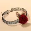 Halsband, eleganter Charme, Spitze, Bandhals, rote Rose, Blumen-Halsketten für Frauen, niedliche Aussage, Hochzeit, Verlobung, ästhetischer Schmuck, Geschenk