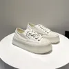 Designer casual skor kvinnor tjocka botten sneakers svart vit metallisk duk sko enkel söt rund tår modeplattform sneakers