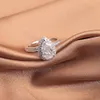 Anello di fidanzamento personalizzato in moissanite in oro massiccio 14k con fede nuziale in moissanite con pera tagliata a ghiaccio tritato da 2 ct