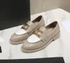 Designer lyxiga kakao klänningsskor mitten av hälen chunky pump äkta läder kvinna mode sko loafers mocassins fritidskor storlek 35-41 sandaler