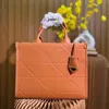 Modedesigner väska kvinnors väska hård läder handväska handväska multi funktionell romb stor kapacitet lyxdesigner bör 341