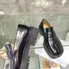 Повседневная обувь разделенная туфли для ботинки балетные туфли для балетных туфель обувь таблица MM6 Дизайнер дизайнер роскошный патент кожаный полуфлат-замшевый закушечный туфли для вечеринки для вечеринки для вечеринки кожаная лодыжка.