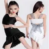 Stage Wear Style Girl Latin Dance Performance Robe Bretelles Jupe inclinée Vêtements de compétition blancs