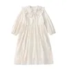 Gymkläder 2023 Spring Women's White Dress Långärmad spets dubbelskikt krage sagande tonåringflicka's Loose Safari Frock