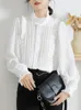 Kvinnors blusar Qoerlin French 2023 Spring Elegant Lady Stand Collar Ruffled White Shirt Ruffles spets kvinnor långärmad blusblare