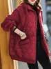 Kurtki damskie Nowy zimowy płaszcz damski z kapturem Vintage ciepła bawełniana kurtka Koreańska odzież duże kurtki Quilded Coats Femalem J231113