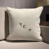 柔らかい枕スリップホーム家具デザイナー枕カバーの蜂の文字刺繍象徴的な柔らかい豪華なミニマリストソリッドカラークリエート枕カバーコットンシックjf005 e23