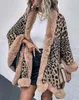 Damen-Strickjacke, modischer, langärmliger, asymmetrischer Cape-Mantel mit Geparden-Print und flauschigem Besatz
