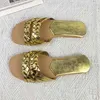 Slippers 2023 Zomer Vrouwen Flats Designer Slippers Weven sexy vierkant teen strand slippers Gold Sandals damesglaasjes modeschoenen y23