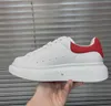 Coppia di sneakers alla moda Scarpe casual allacciate multicolore opzionale superficie in morbida pelle Taglia 35-45 con scatola