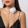 Girocollo Bianco/Nero/Rosa/Rosso Collana di fiori in tessuto di grandi dimensioni per le donne 2023 Elegante catena lunga in corda sul collo Accessori per gioielli Lady