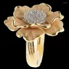 Fedi nuziali Blossom Wintersweet Pattern Ring Flower Design Colore oro Nobiltà di lusso Accessori per dita da donna Gioielli di fidanzamento a fascia