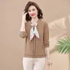 Kvinnors tröjor 2023 Spring Women Knit tröja Bow Jacket Middle Aged Mother Pullover Casual Topps Female Cloth Clothing Shirt