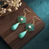 Lámpara colgante Tendencia nacional Elementos de China Accesorios Pendientes colgantes de turquesa retro chapados en oro antiguo Camelia verde para mujer 230413