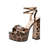 Sandaler Arden Furtado 2023 Summer Leopard Print Chunky Heels Bowknot Round Toe Peep Waterproof Platform Ankel Strap Fashion