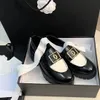 Sneakers de créateurs Chaussures décontractées surdimensionnées blanc noir en cuir noir de luxe Velvet en daim pour femmes
