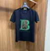 Мужские футболки дизайнер 2023 Лето-новая мужская футболка с коротким рукавом мультфильм маленький медведь круглый рубашка с половиной рукава шелковистое хлопок мода