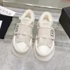 Sneakers de créateurs Chaussures décontractées surdimensionnées blanc noir en cuir noir de luxe Velvet en daim pour femmes