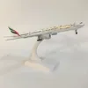 Diecast Model Jason Tutu 20cm Förenade Arabemiraten Boeing 777 Airplane Plane Aircraft Metal 1300 Scale Planes Drop Shippi 231113