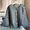 Kvinnors blusar Alsey Fashion Miyake -skjortor och blus långärmad veckad design randiga kvinnor vårkvinnor Cardigan Jacket 2023