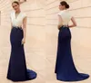 2024 Elegantes marineblaues Kleid für die Brautmutter mit V-Ausschnitt, Flügelärmeln, Applikationen, Spitze, Meerjungfrau, Satin, Damen-Outfit, Hochzeitsgast-Party-Kleider nach Maß