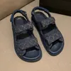 Sandalias de verano para papá Sandalias de diseñador Sandalias de mujer con gancho y lazo deslizador de cuero deslizador deslizador casual plataforma zapato de goma a prueba de agua negro blanco sandalia chanclas