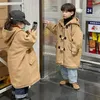 Cappotto Baby Long Winter Tweed Beige Ragazzi Trench con cappuccio Ragazza Giacca a vento Bambini Giacca con bottoni in corno 2023 Abbigliamento per bambini coreani
