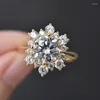 Klusterringar 2023 S925 Sterling Silver smycken Förlovningsring Moissanit Sparkling Snowflake Diamond Lady