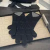 冬の女性は手袋を編むデザイナーソフトウォームグローブトライアングルメンタルファイブフィンガーグローブ