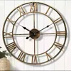 Horloges murales 40cm 3D Grande horloge rétro montée en fer rond creux nordique métal chiffres romains décoration de la maison