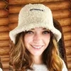 Szerokie brzegowe czapki wiadra jagnięcy wełniane faux futra Fisherman dziewczęta na zewnątrz czapki uliczne jesień zima ciepła miska miękka pluszowa kobiety 231113