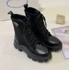 Botas de desenhista outono inverno mulheres para mulheres deslizamento-on redondo toe tornozelo barcos homens fivela motocicleta luxuosa senhoras marca curta mulher tamanho 35-41 sapatos na moda