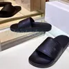 2023 femme de luxe Imprimer Visetos Rubber designer Slides Grained homme chaussures noires Lettre double crossover bande métal doré semelle plate pantoufle sandale