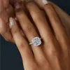 Prachtige Vrouwelijke ring Wit Goud Gevuld 2ct AAAAA Zirconia Engagement Wedding Band Ringen voor vrouwen Bruids Sieraden Cadeau